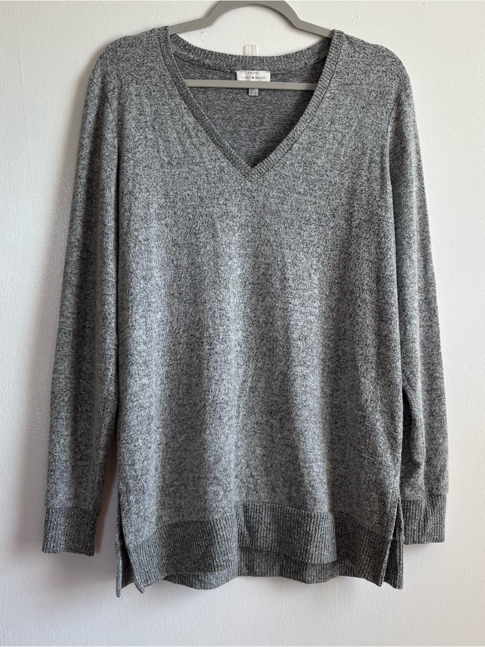 Lucky Brand Gray Solid V-Neck Lightweight Long Sleeve Knit Pullover Sweater M